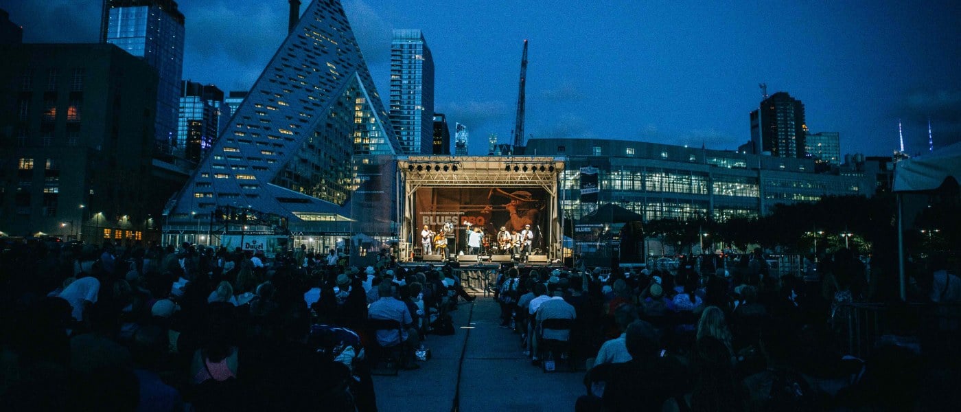 The night is a darkish blue with Blues BBQ blasting out tunes to the public