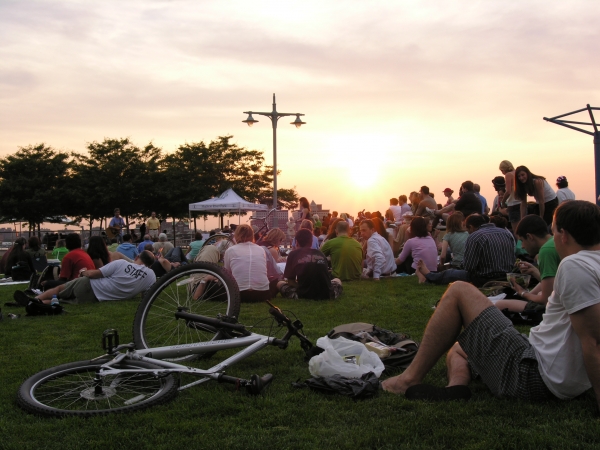 A glimpse of Sunset on the Hudson from its first season in 2006