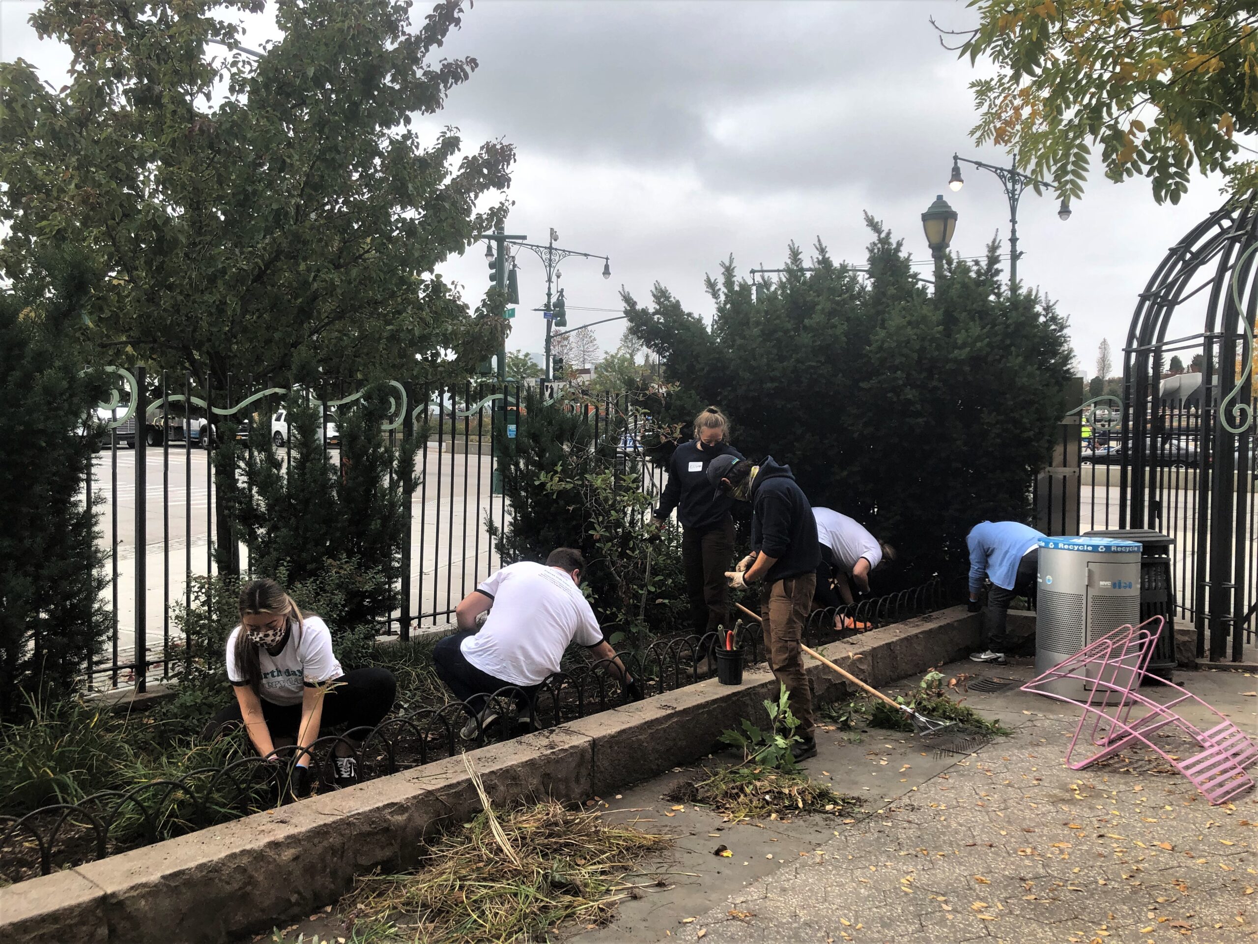 Jamestown volunteers cleaning up 14th Street Park