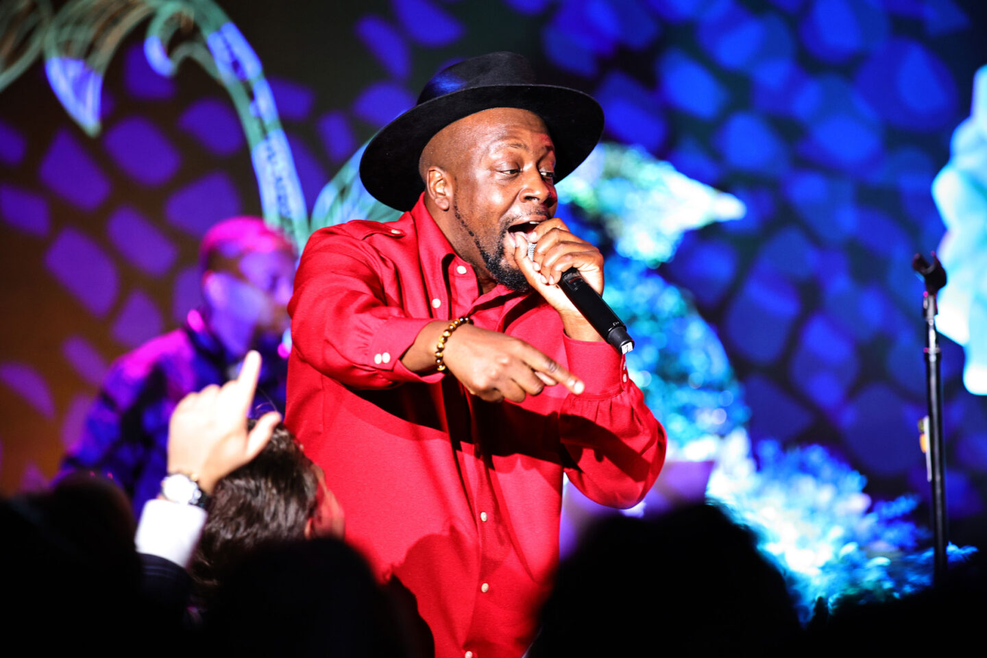 Wyclef-Jean-at-2021-HRPK-Gala-performing-for-crowd