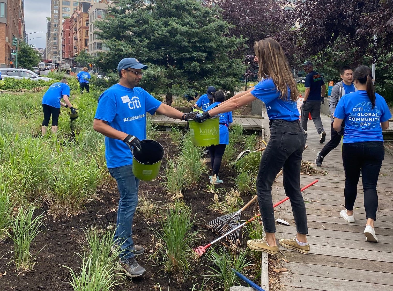 Citi volunteers beautify the Tribeca Boardwalk in Hudson RIver Park